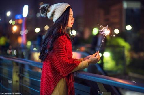 明星晚上拍照还要打伞,防晒遮光两不误，打伞成时尚新潮流